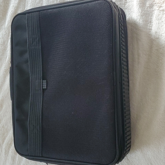 Tragus - Picture 8 of 9